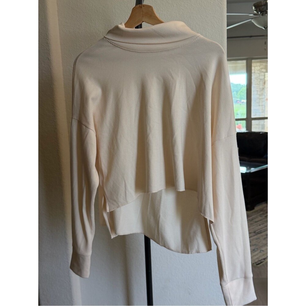 American Eagle Outfitters Light Cream Cropped Ribbed Pullover M